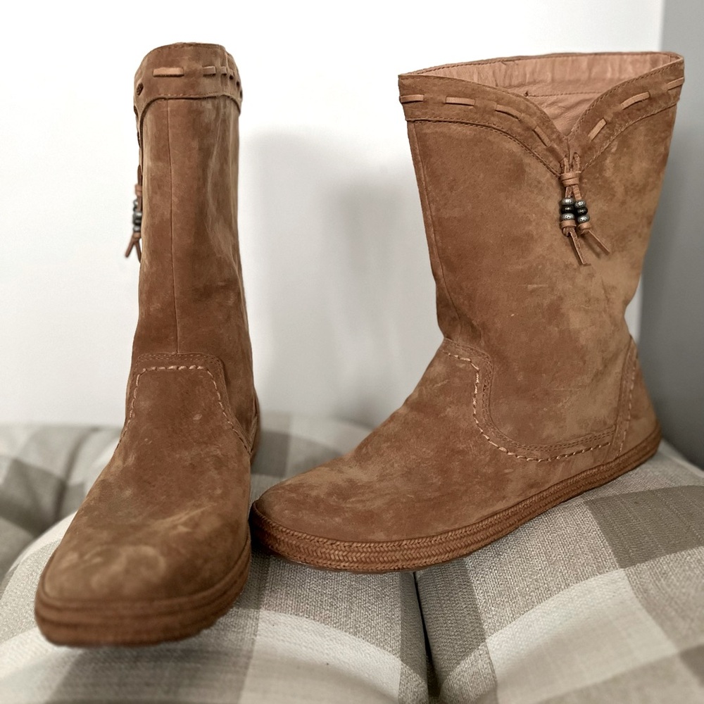 Ugg Unlined Moccasin Boots Women’s Size 11
